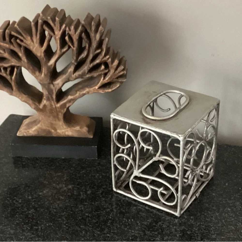 VNTG TISSUE BOX HOLDER DISTRESSED ANTIQUE SILVER WROUGHT IRON PIER 1 MEDICI LINE